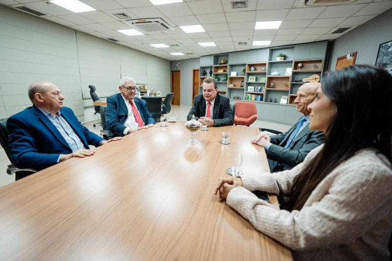 No momento, você está visualizando Max Russi recebe representantes da Potássio do Brasil na ALMT