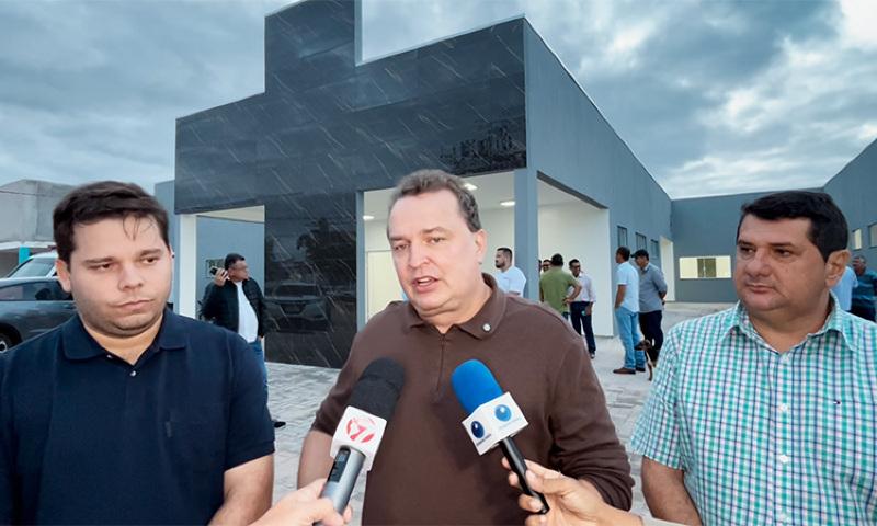 No momento, você está visualizando Max Russi visita obras do hospital de Torixoréu e promete mais recursos