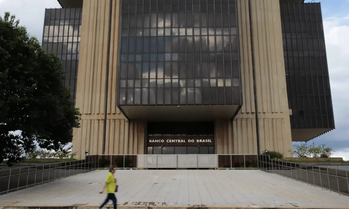 No momento, você está visualizando Mercado melhora expectativa sobre economia com PIB a 2,14%