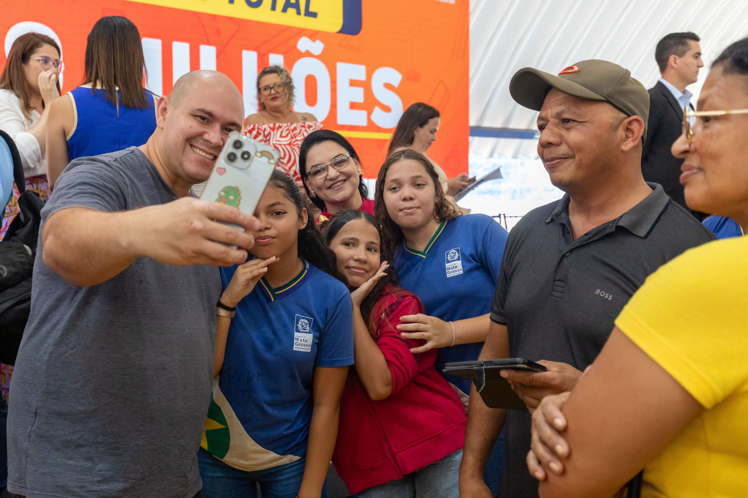 No momento, você está visualizando Abilio e primeira-dama participam de inauguração de escolas no Pedra 90