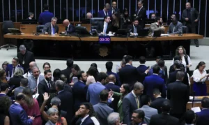 Leia mais sobre o artigo Câmara dos Deputados aprova urgência para suspender decreto do IOF