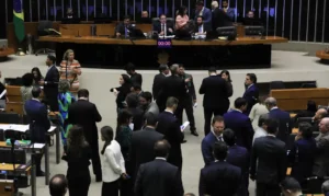 Leia mais sobre o artigo Governo ainda avalia se vai ao Supremo por IOF, diz AGU