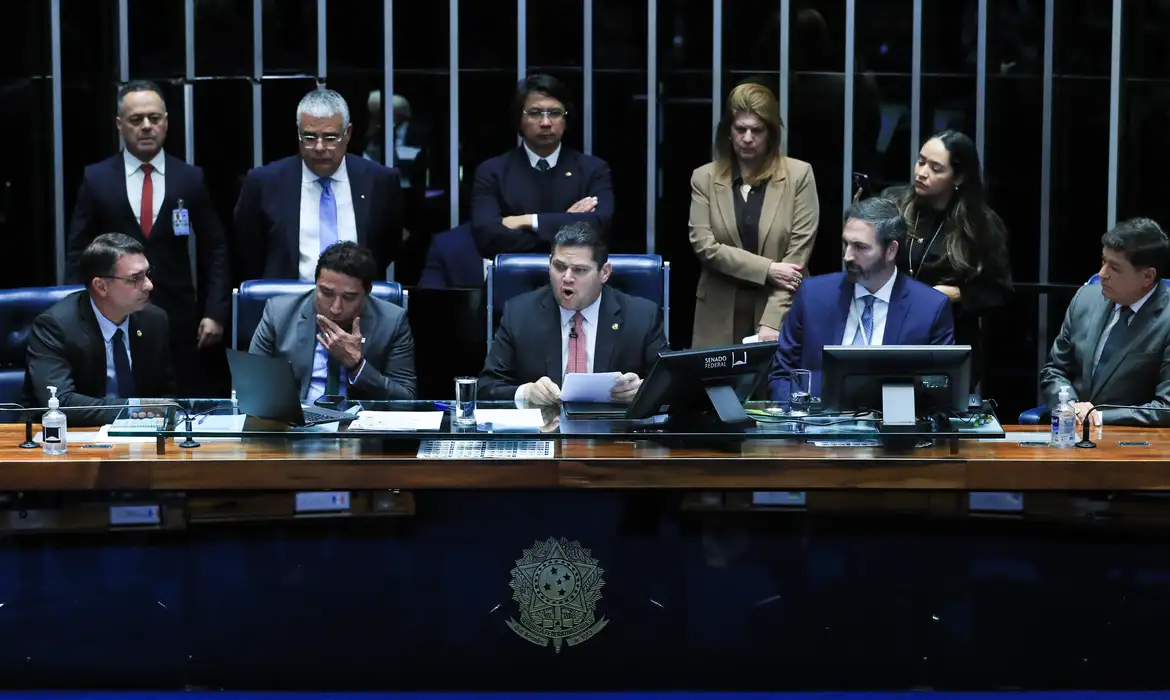 No momento, você está visualizando Senado aprova aumento do número de deputados federais para 531