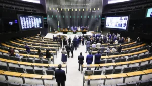 Leia mais sobre o artigo Senado aprova urgência para votar aumento no número de deputados