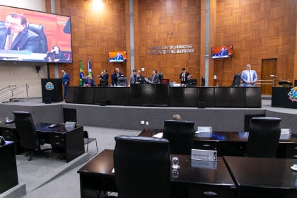 No momento, você está visualizando ALMT aprova PLDO de 2026 em primeira votação, com previsão de R$ 5,5 bilhões para investimentos