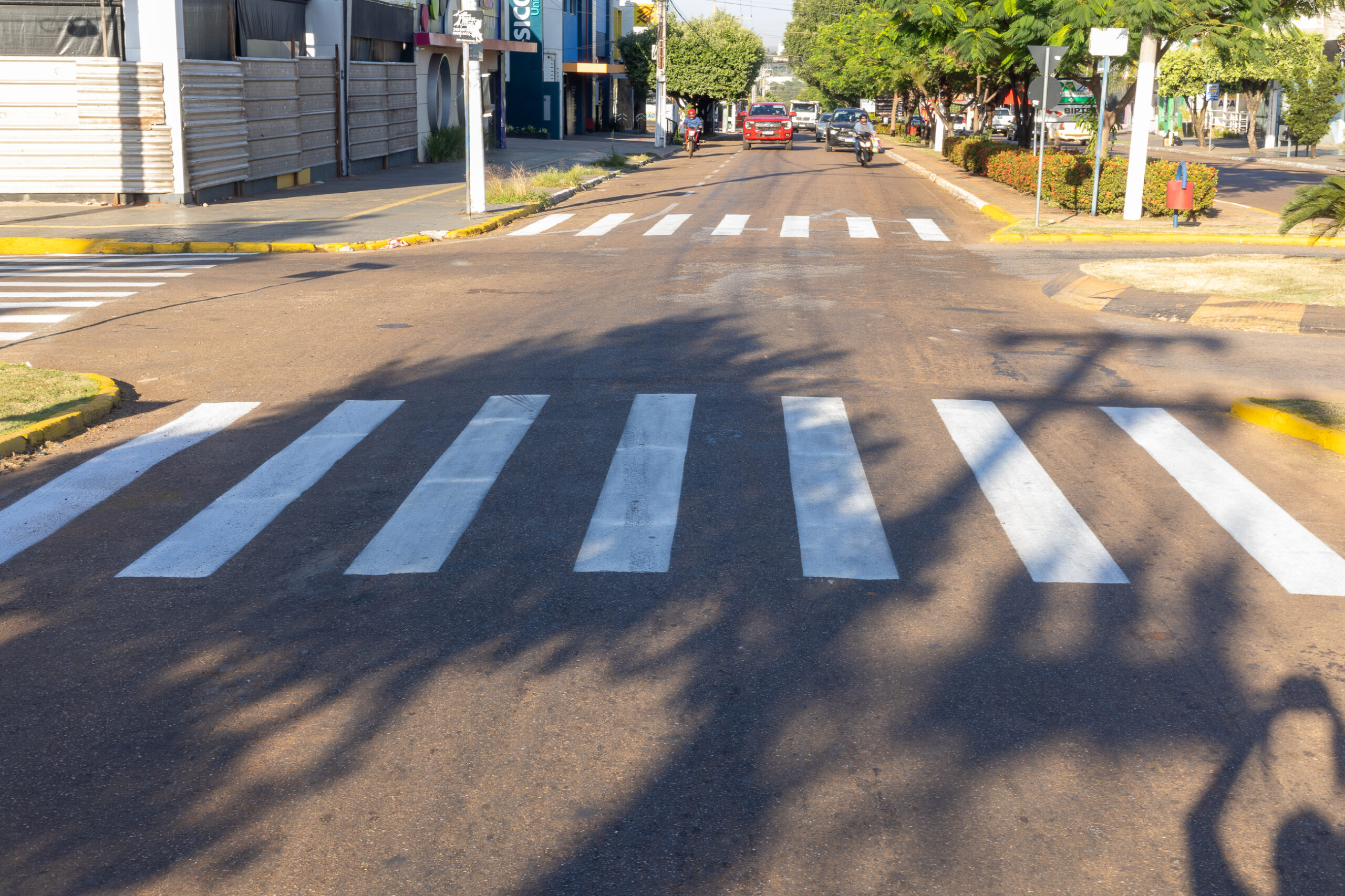 No momento, você está visualizando Prefeitura de Rondonópolis inicia serviços de microrevestimento asfáltico na Lions