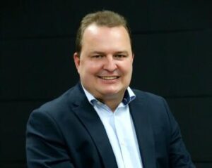 Leia mais sobre o artigo Presidente da ALMT lança sorteio de ingressos para show do Guns N’ Roses; veja como concorrer