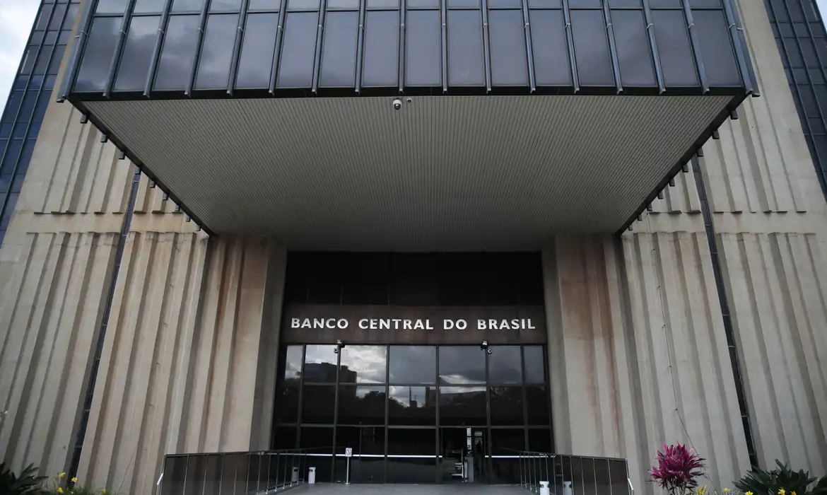 No momento, você está visualizando Prévia do PIB divulgado pelo Banco Central cai 0,7% em maio