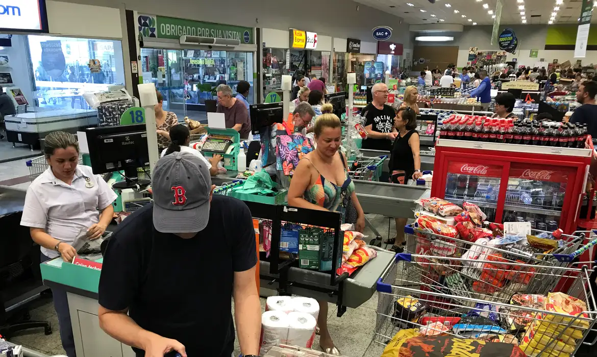 No momento, você está visualizando Setor de serviços cresce 0,1% em maio e atinge recorde da série