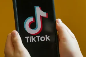 Leia mais sobre o artigo TikTok reformula aplicativo antes de possível venda nos EUA, diz site