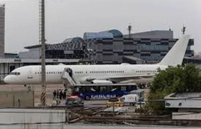 No momento, você está visualizando Avião da Força Aérea dos EUA pousa no Brasil