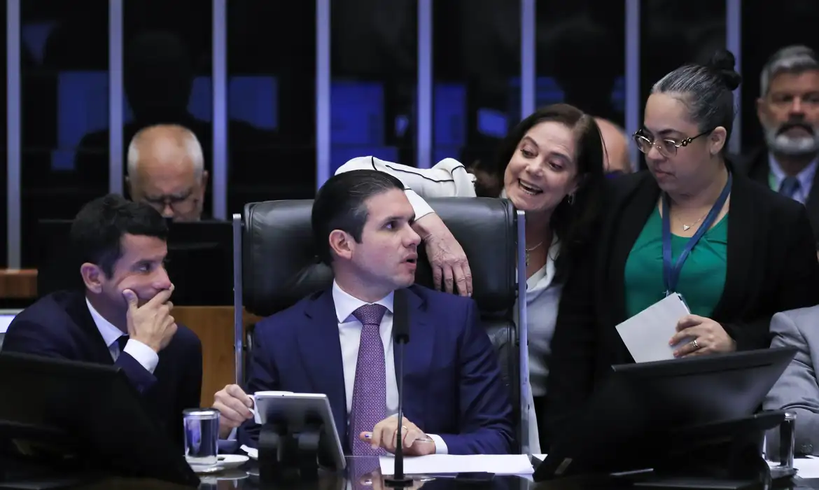 No momento, você está visualizando Câmara aprova urgência para isenção do IR de quem ganha até R$ 5 mil