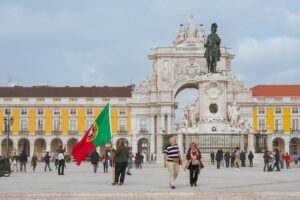 Leia mais sobre o artigo Consulado alerta brasileiros em Portugal sobre nova polícia de imigração