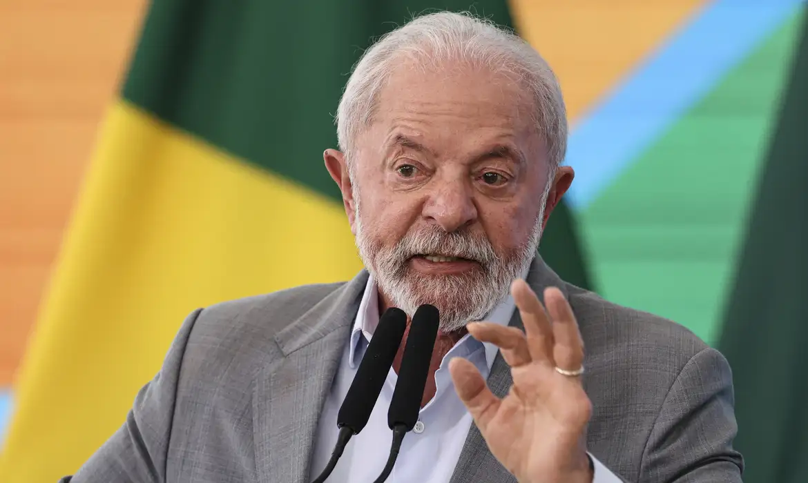 No momento, você está visualizando Lula quer decisão conjunta do Brics sobre tarifas dos Estados Unidos