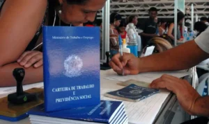 Leia mais sobre o artigo Número de pessoas em busca de emprego há mais de um ano diminui 21%