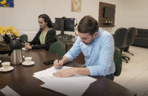 Leia mais sobre o artigo Sanear firma acordo com IFMT para oferta de estágio a alunos da instituição