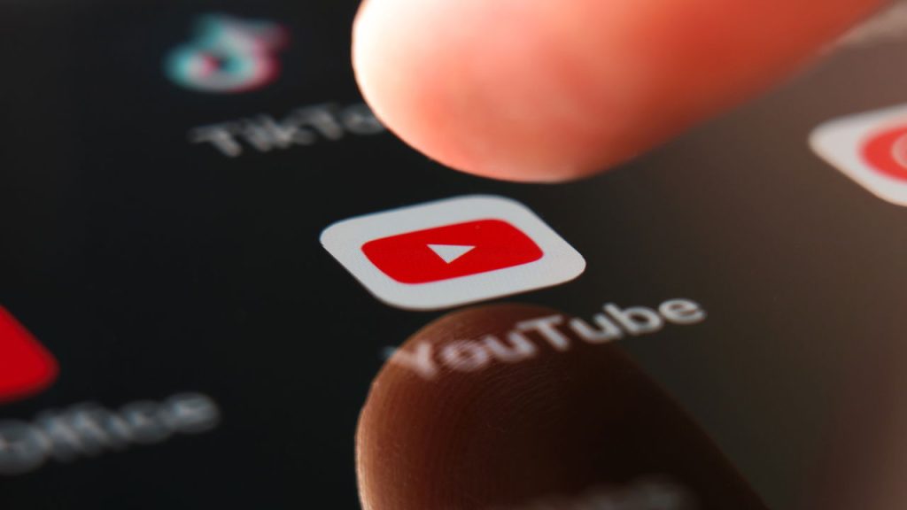 No momento, você está visualizando YouTube vai usar IA para identificar casos de adultização de crianças