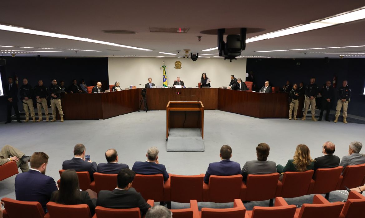 No momento, você está visualizando Cármen Lúcia faz voto decisivo hoje no julgamento de Bolsonaro e réus