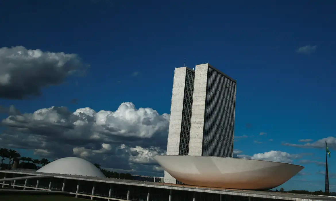 No momento, você está visualizando CCJ do Senado aprova relatório que regulamenta reforma tributária