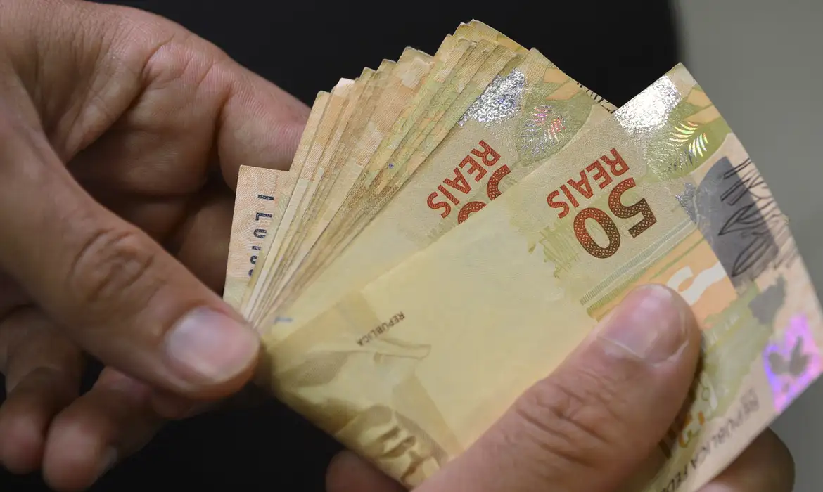 No momento, você está visualizando Copom mantém taxa básica de juros em 15% ao ano