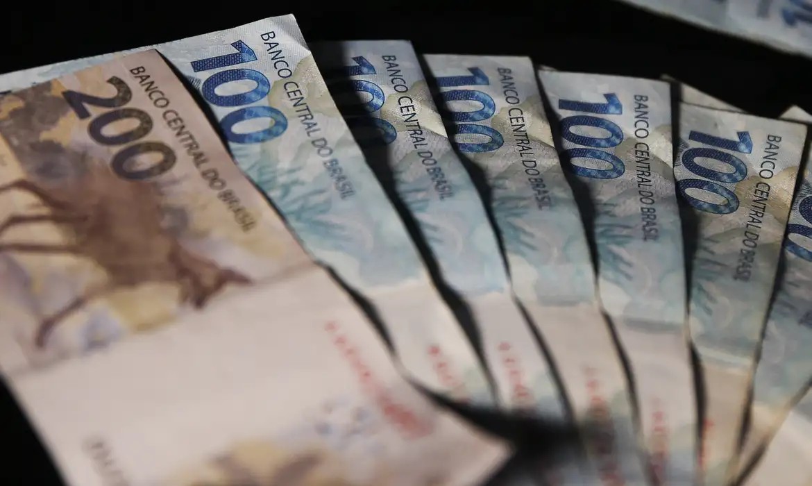 No momento, você está visualizando Desaceleração na economia explica revisão do PIB para baixo