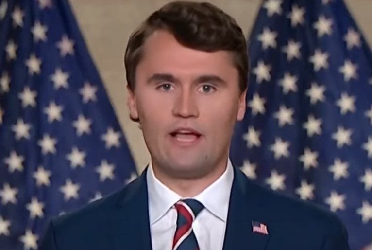 No momento, você está visualizando FBI procura atirador que matou ativista da extrema direita Charlie Kirk