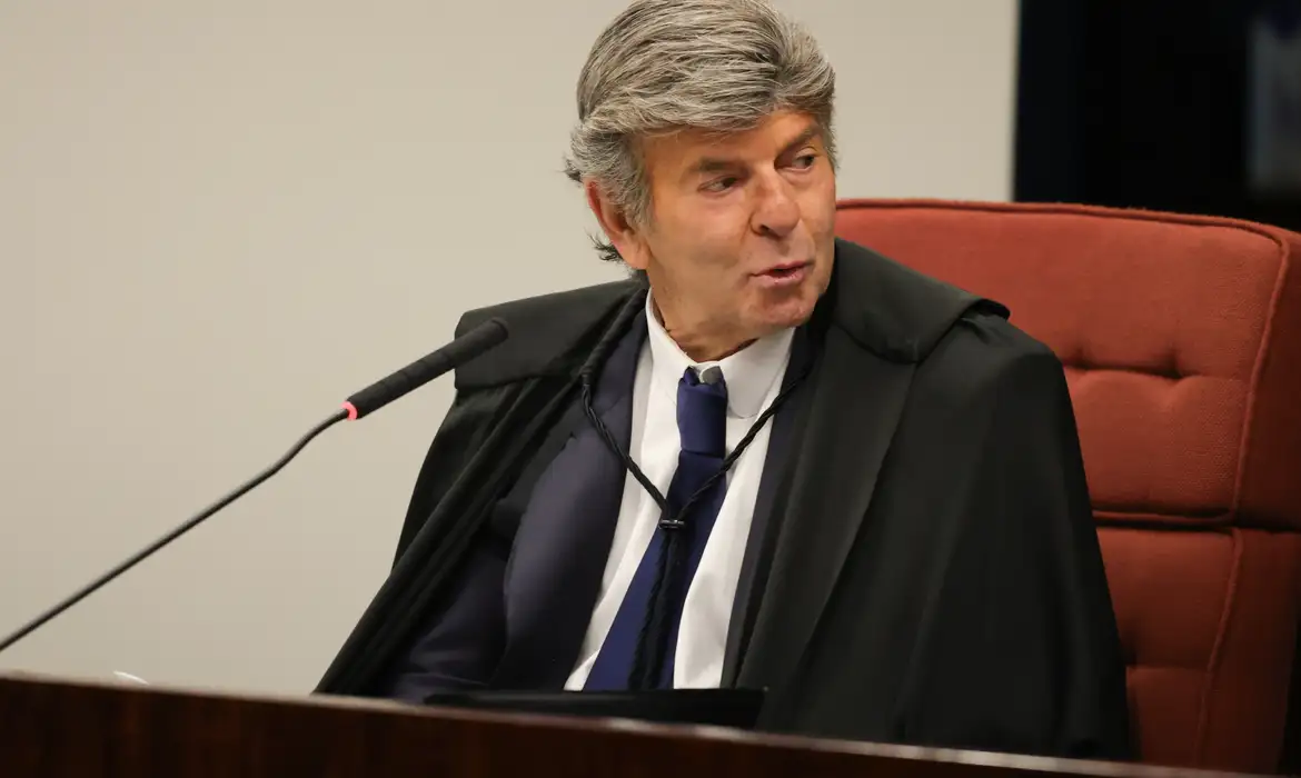No momento, você está visualizando Fux absolve Bolsonaro e condena Braga Netto e Cid pela trama golpista
