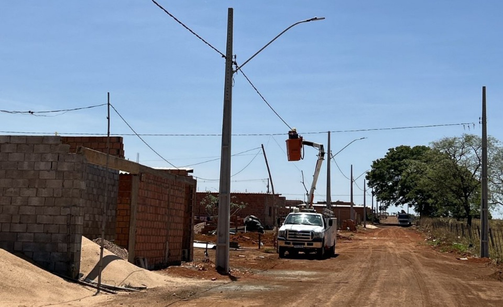 No momento, você está visualizando Prefeito entrega neste sábado energia elétrica para o Alfredo de Castro 3