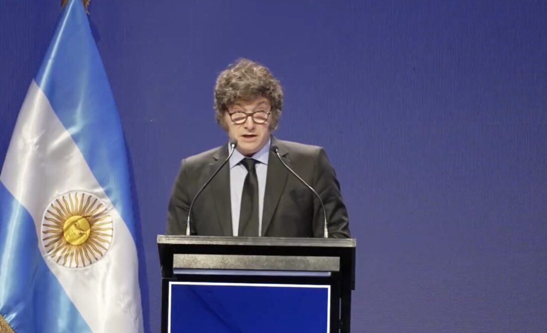No momento, você está visualizando Argentina e EUA assinam acordo de US$ 20 bilhões em troca de moedas