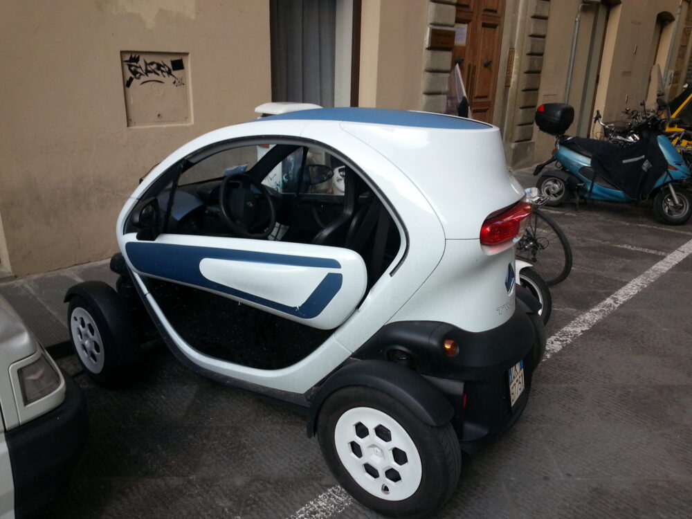 No momento, você está visualizando Condomínios têm até 2026 para se adaptar a carros elétricos