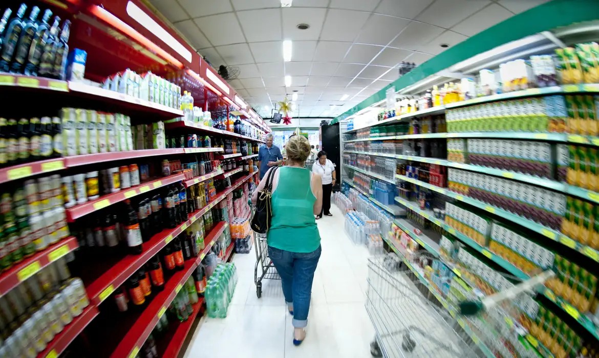 No momento, você está visualizando Preços dos alimentos caem pelo 4º mês consecutivo, diz IBGE