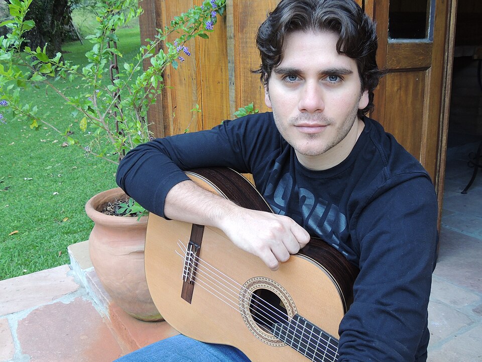 No momento, você está visualizando Gabriel Sater faz concerto gratuito com Orquestra da UFMT no Parque das Águas