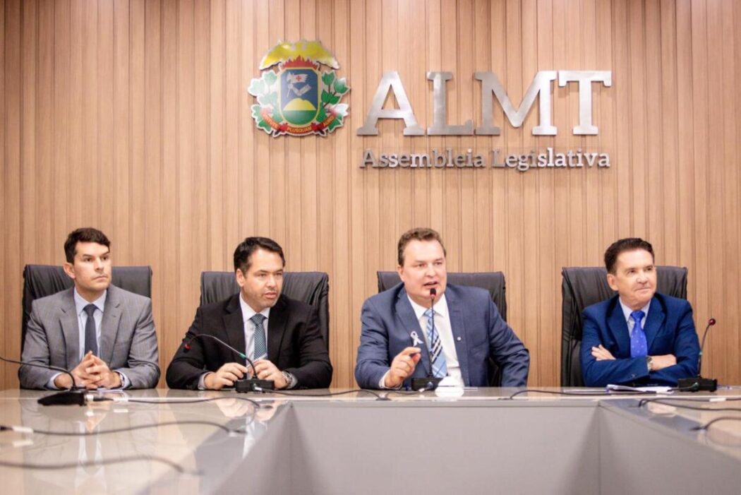 No momento, você está visualizando Max Russi não descarta reajuste salarial aos servidores do legislativo