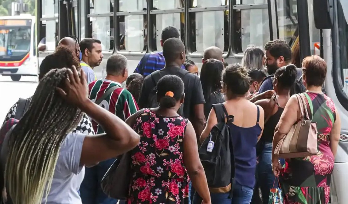 No momento, você está visualizando Número dos que procuram emprego há mais de 2 anos cai 17,8%, diz IBGE