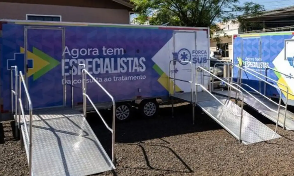No momento, você está visualizando Saúde instala consultórios móveis em cidade devastada por tornado