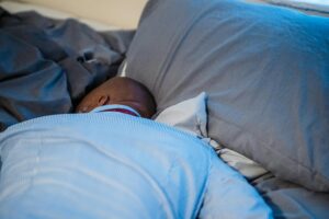 Leia mais sobre o artigo Calor noturno piora o sono e pode afetar a saúde, diz estudo