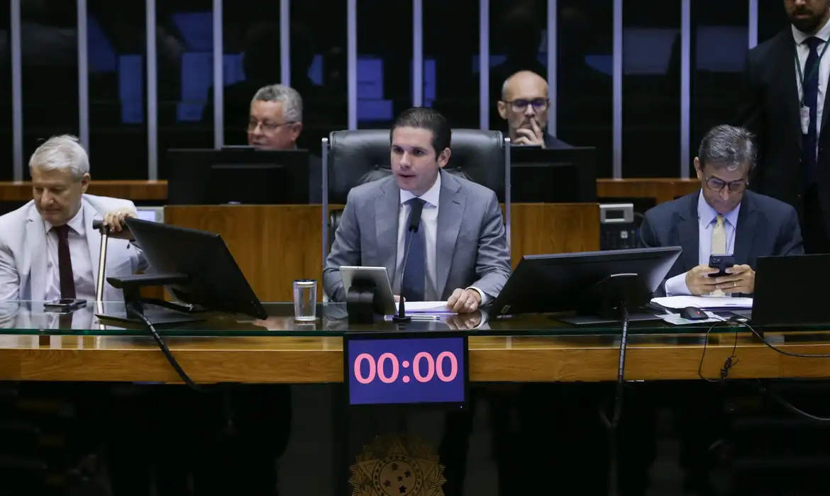 No momento, você está visualizando Câmara aprova texto para regulamentar pontos da reforma tributária