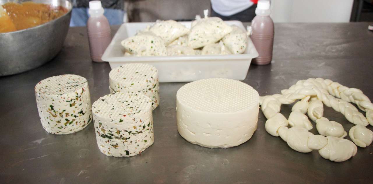 No momento, você está visualizando Curso de derivados de leite fomenta renda na agricultura familiar em Várzea Grande