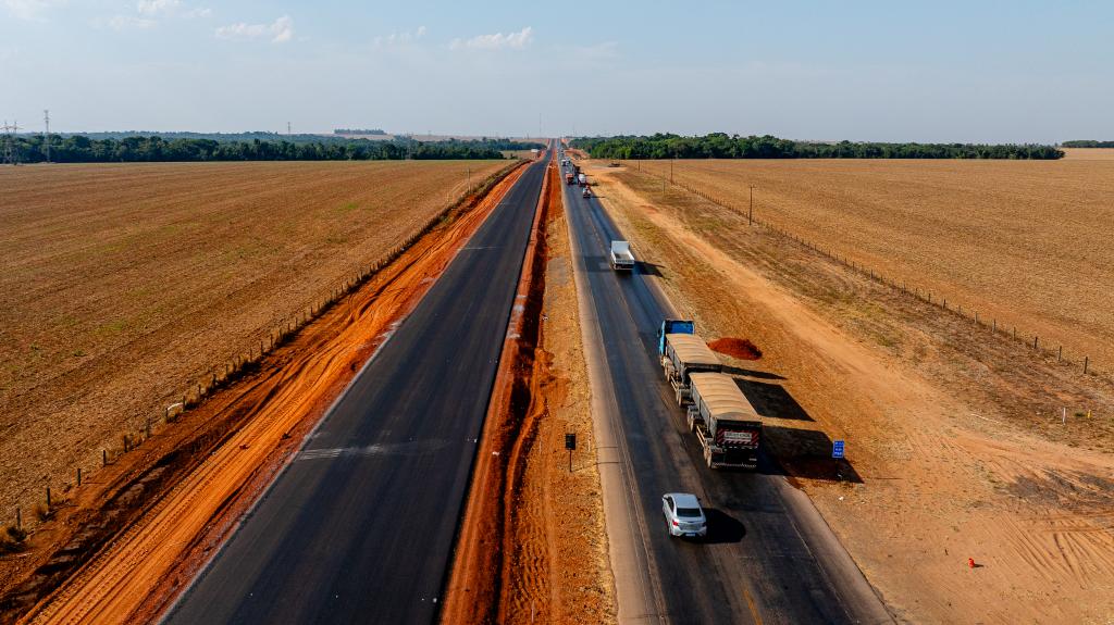 No momento, você está visualizando Governo de MT e Nova Rota entregam mais 130 km de pista duplicada na BR-163 nesta quinta-feira (18)