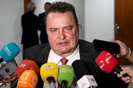 No momento, você está visualizando Max vê apoio incerto ao Governo e cogita majoritária do Podemos