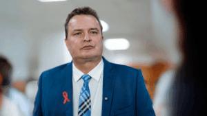 Leia mais sobre o artigo Max Russi abraça campanha Dezembro Vermelho no Estado