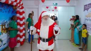 Leia mais sobre o artigo Papai Noel chega ao Pronto-Socorro de Várzea Grande
