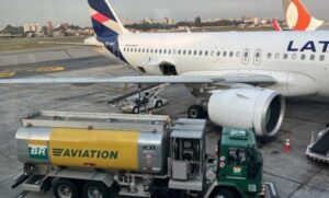 Leia mais sobre o artigo Petrobras inicia entregas do combustível sustentável de aviação 100% nacional