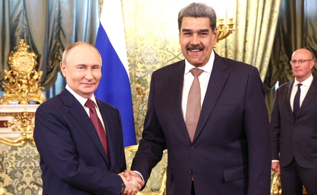 No momento, você está visualizando Putin expressa apoio a Maduro em meio a tensões com os EUA