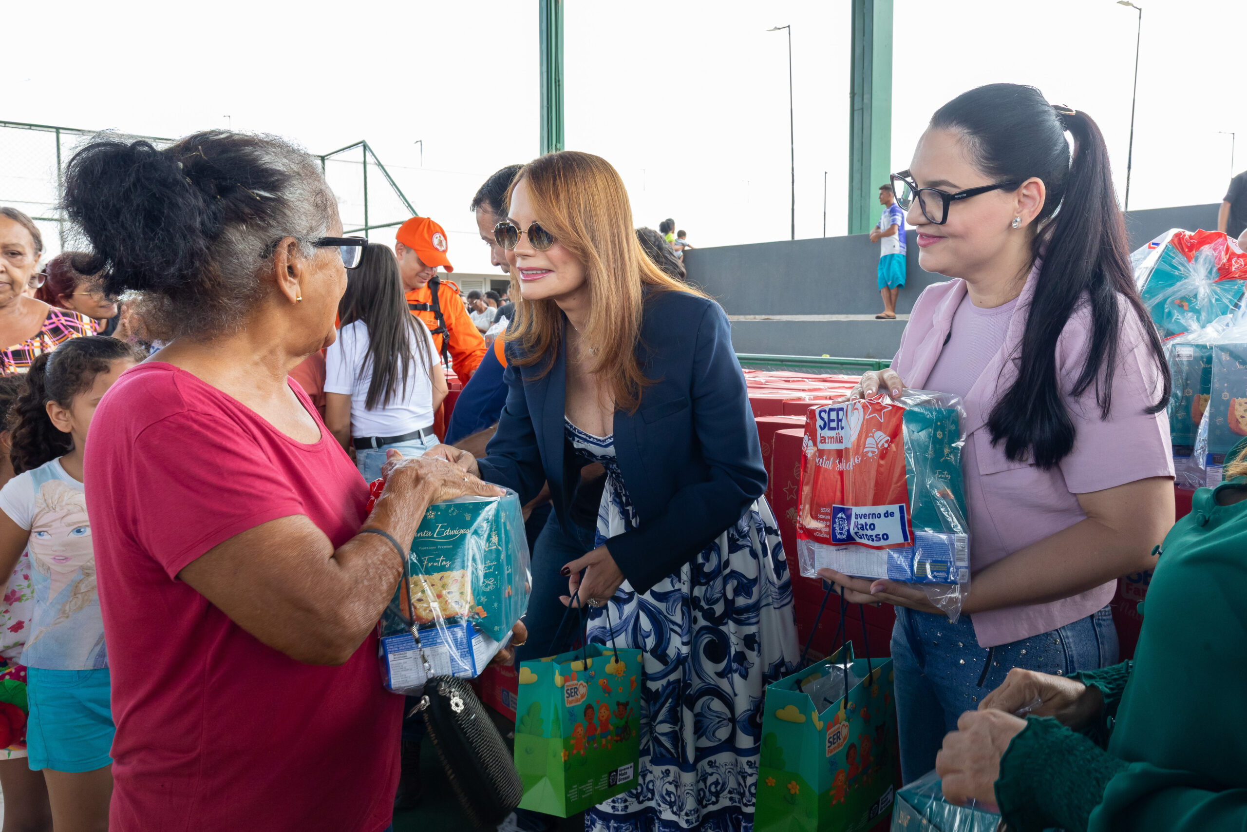 No momento, você está visualizando Com presença das primeiras-damas, ação social leva dignidade e alimento a famílias da capital