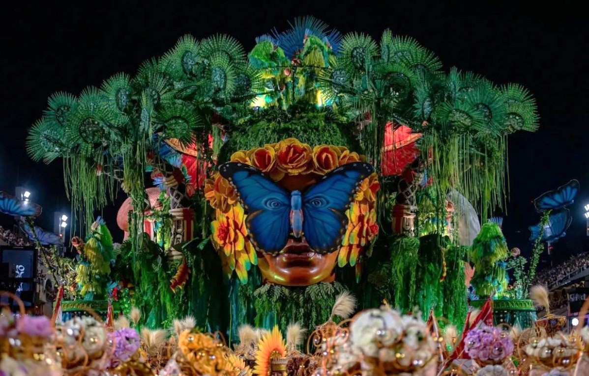 No momento, você está visualizando CARNAVAL: como desfilar em uma escola de samba em 2026?