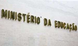 Leia mais sobre o artigo Governo Federal recompõe orçamento para educação e ciência