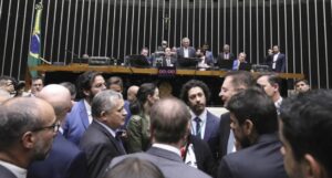 Leia mais sobre o artigo Hugo Motta destrava PEC do fim da escala 6×1