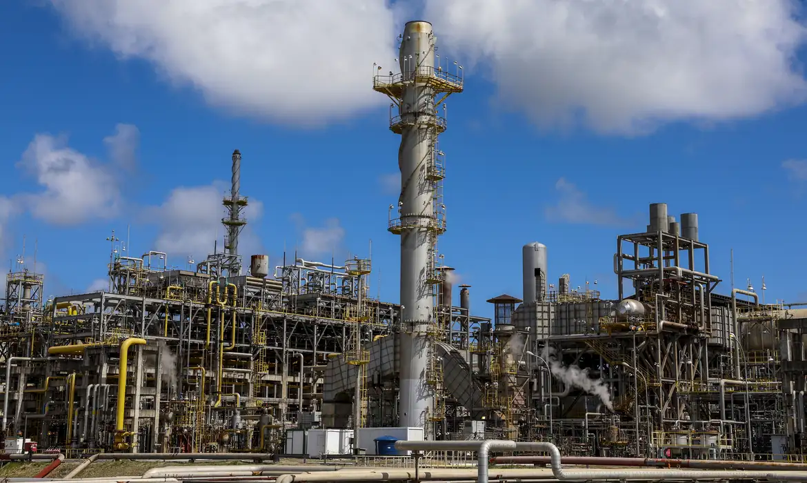 No momento, você está visualizando Câmara aprova redução de tributos para indústria química