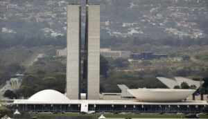 Leia mais sobre o artigo Presidente sanciona, com vetos, reajuste salarial para cargos do Legislativo